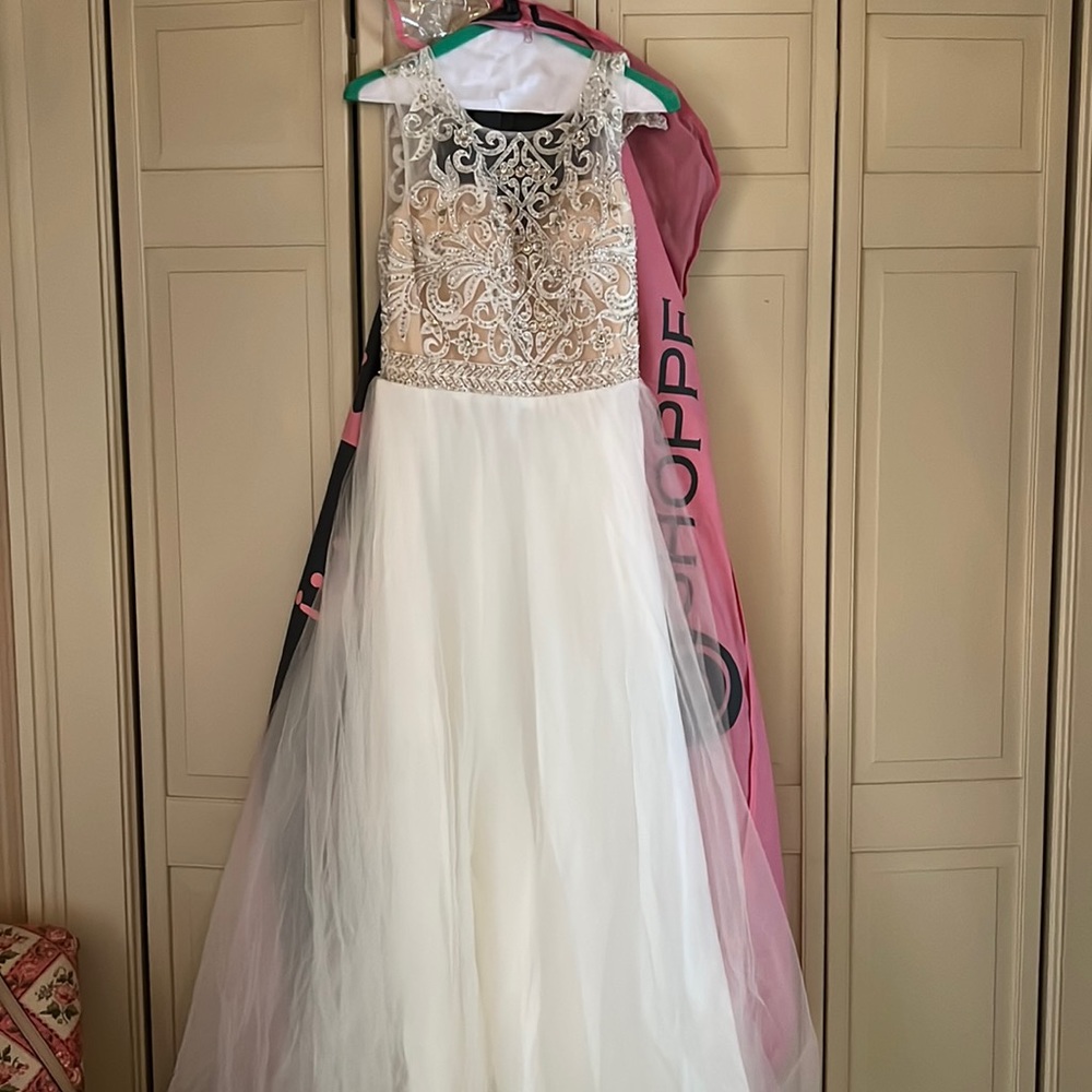 Very pretty formal dress